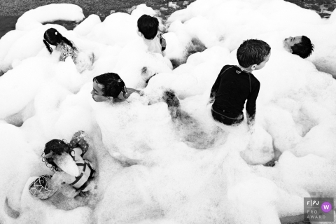 Cuiaba, Brazil family photography documenting a foam party for kids in a black and white family picture