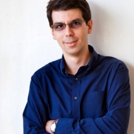 Mihai Zaharia is a Romanian Family Photojournalist of Bucharest