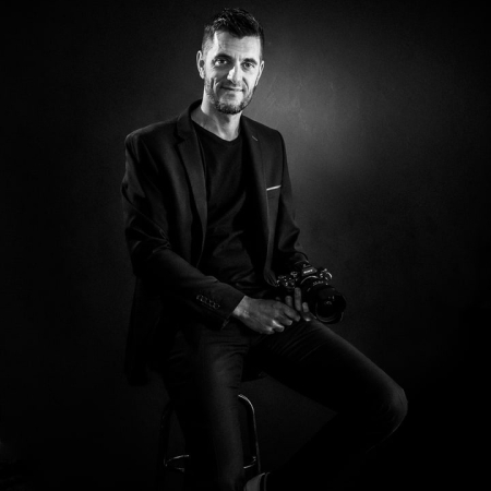 Studio portrait of France and Centre-Val de Loire family photographer Nathanael Charpentier