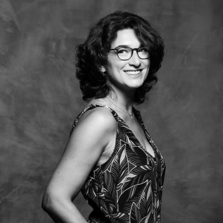 BW studio portrait of PACA-based Severine Reynaud of the France FPJA PACA France family photography by Severine Reynaud