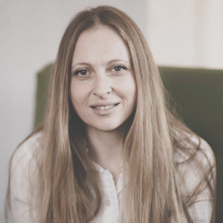 Portrait of Israel family photographer, Miri Furman