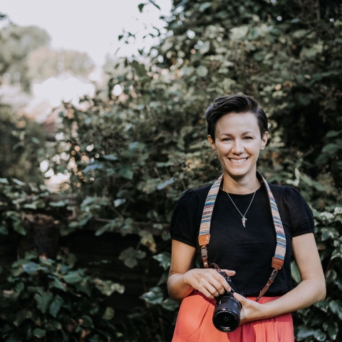 Portrait lifestyle de la photographe de famille du Lancashire, Charlene McNabb, d’Angleterre, Royaume-Uni