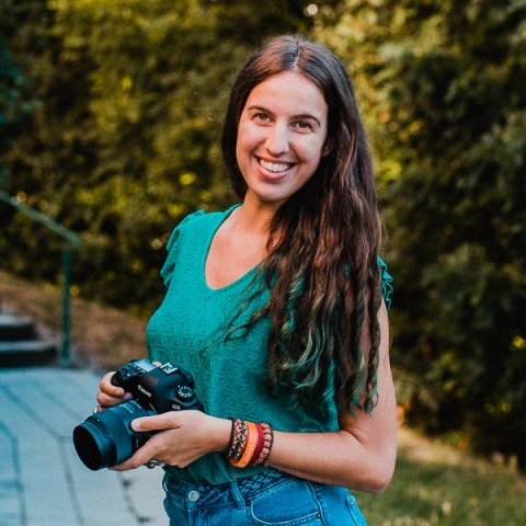 Portrait of Montpellier family photographer Jennifer Voisin, of France