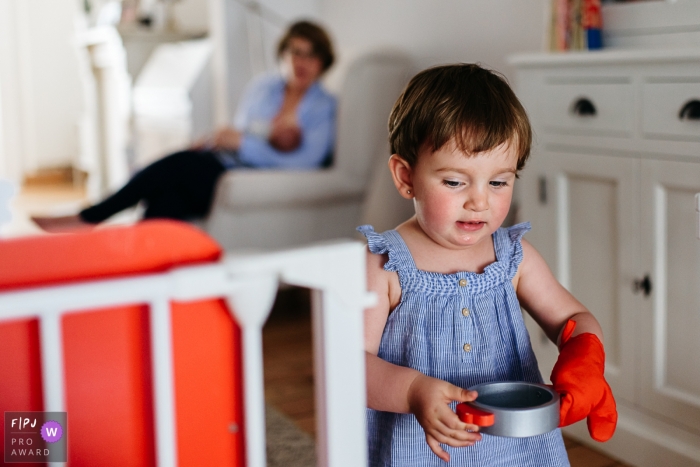 Photo by: <a href="https://www.fpja.com/documentary-family-photography-contests/emilie-marchandise/brabant-wallon/2026371">Emilie Marchandise - Belgium</a> Emilie Marchandise is a family photographer from Brabant Wallon