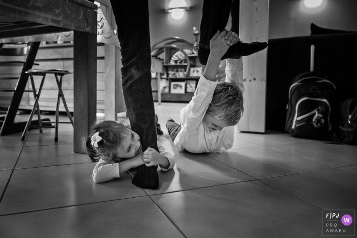 Photo by: <a href="https://www.fpja.com/documentary-family-photography-contests/florent-cattelain/haute-garonne/2029556">Florent Cattelain - France</a> Florent Cattelain is a family photographer from