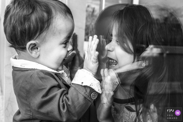 Photo by: <a href="https://www.fpja.com/documentary-family-photography-contests/vinicius-matos/belo-horizonte/2032871">Vinicius Matos - Brazil</a> Vinicius Matos is a family photographer from Minas Gerais
