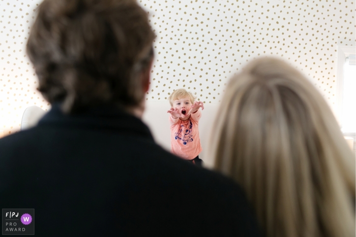 Photo by: <a href="https://www.fpja.com/documentary-family-photography-contests/julie-smith/overland-park/2081891">Julie Smith - United States</a> A little boy reaches for his parents in this Family Photojournalist Association awarded photo by an Overland Park, KS documentary family photographer.