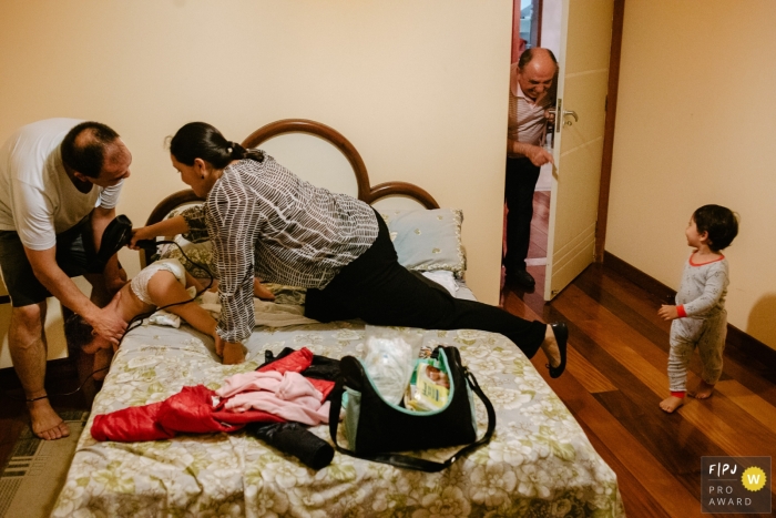 Photo by: <a href="https://www.fpja.com/documentary-family-photography-contests/thiago-braga/florianopolis/2085346">Thiago Braga - Brazil</a> Florianopolis family photojournalist captured this photo documenting the struggles of getting toddlers ready to go