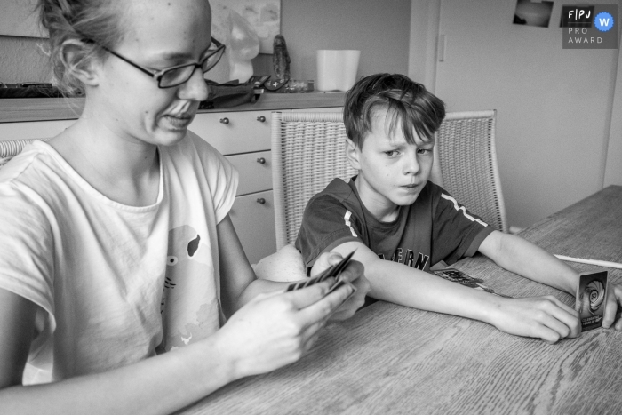 Photo by: <a href="https://www.fpja.com/documentary-family-photography-contests/katrin-k%C3%BCllenberg/dusseldorf/2086476">Katrin Küllenberg - Germany</a> This black and white photo of a tense card game was captured by a North Rhine-Westphalia documentary family photographer