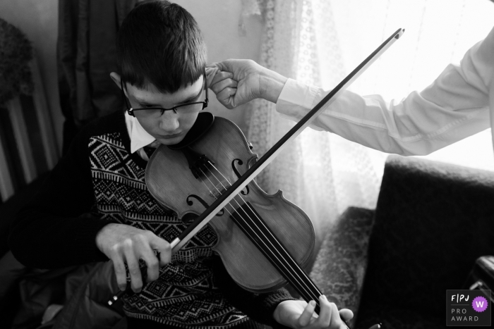 Photo by: <a href="https://www.fpja.com/documentary-family-photography-contests/polona-avanzo/ljubljana/2087171">Polona Avanzo - Slovenia</a> This black and white photo of a boy practicing the violin was captured by a Slovenia documentary family photographer