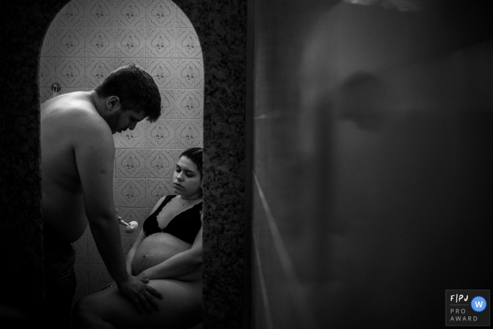 Photo by: <a href="https://www.fpja.com/documentary-family-photography-contests/gabi-marques/minas-gerais/2097261">Gabi Marques - Brazil</a> Brazil documentary family photographer captured this black and white photo of a husband and wife trying to relieve some pain in the shower during a home birth