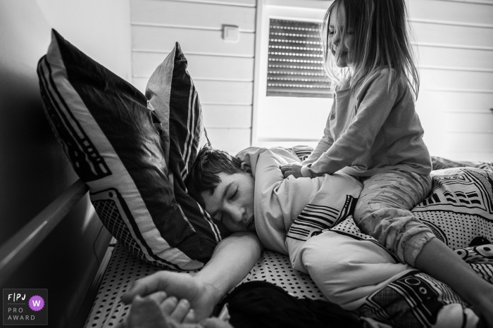 Auvergne-Rhone-Alpes Family Photography - Hard awakening for a Savoie teenager - Little sister love!