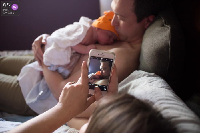 Photo by: <a href="https://www.fpja.com/documentary-family-photography-contests/samantha-moore/sarasota/2099437">Samantha Moore - United States</a> Florida birth photography - Time to text the family to let them know of a new arrival!