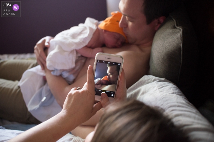 Photographie de naissance en Floride - Il est temps d'envoyer un message texte à la famille pour l'informer de son arrivée!