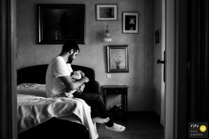 Landes Family Photography in the home with newborn baby | Nouvelle-Aquitaine rocking daddy 