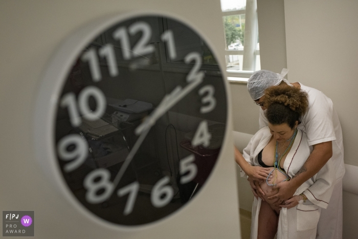 Photo by: <a href="https://www.fpja.com/documentary-family-photography-contests/clara-sampaio/rio-de-janeiro/2099668">Clara Sampaio - Brazil</a> Rio de Janeiro hospital birthing session | Brazil birth photographer