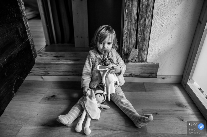 Photo by: <a href="https://www.fpja.com/documentary-family-photography-contests/nadine-court/savoie/2099687">Nadine Court - France</a> Savoie Family Photographer | Little girl sprawled on the floor with her pacifier and her blanket