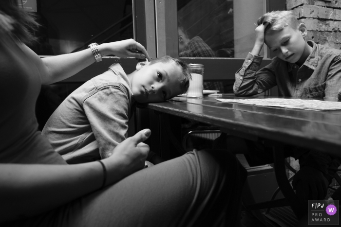 Photo by: <a href="https://www.fpja.com/documentary-family-photography-contests/jess-haverkamp/berlin/2099736">Jess Haverkamp - Germany</a> Berlin documentary-style photos | Germany family photography of mum's touch