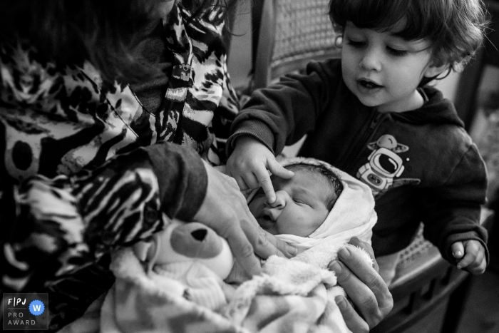 Photographie de naissance à Belo Horizonte à Minas Gerais de la première rencontre entre frères