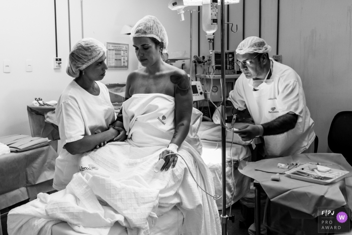 Rio de Janeiro black and white documentary photography from a hospital birthing session in Brazil