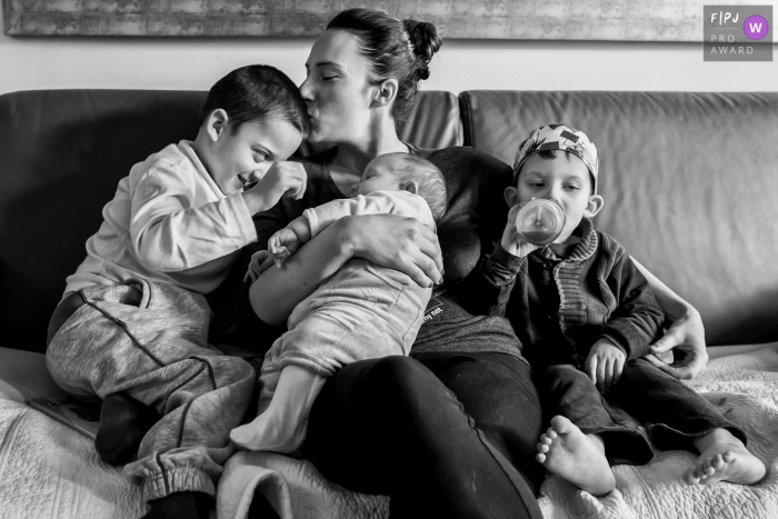 Photo by: <a href="https://www.fpja.com/documentary-family-photography-contests/maryline-krynicki/ile-de-france/2100294">Maryline Krynicki - France</a> Ile-de-France family photojournalism session - Rare break when mom has three boys