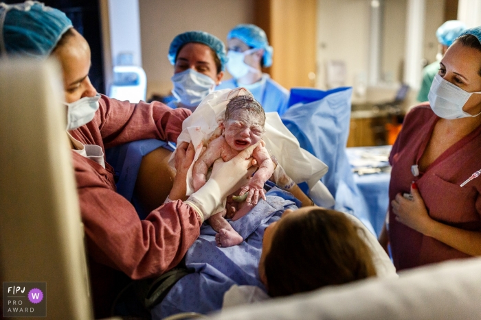 Sao Paulo birthing photography in Brazil - The first meeting of mom and baby in the hospital