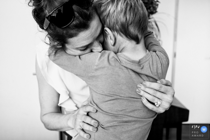 Photo by: <a href="https://www.fpja.com/documentary-family-photography-contests/ruth-wytinck/east-flanders/2100342">Ruth Wytinck - Belgium</a> East Flanders day in the life photography - Flanders documentary-style family photography of a hug.