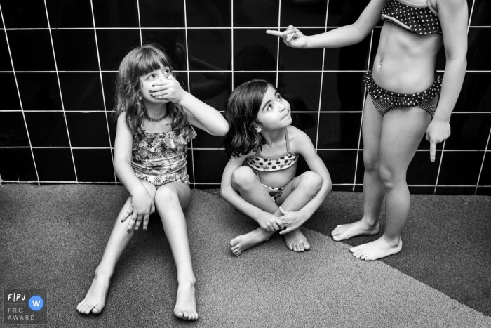 Photo by: <a href="https://www.fpja.com/documentary-family-photography-contests/gustavo-medeiros/rio-de-janeiro/2101075">Gustavo Medeiros - Brazil</a> Rio de Janeiro hose shower at Brazil birthday party - Photography of kids at home