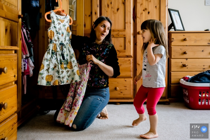 Photo by: <a href="https://www.fpja.com/documentary-family-photography-contests/linda-mauch/kent/2101124">Linda Mauch - United Kingdom</a> England Mother and daughter choosing a dress - Kent family photography