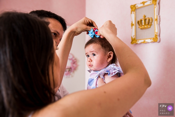 Photo by: <a href="https://www.fpja.com/documentary-family-photography-contests/nina-castro/belem/2101188">Nina Castro - Brazil</a> Belem Photograph of the Family | She just needs the last detail, the loop.