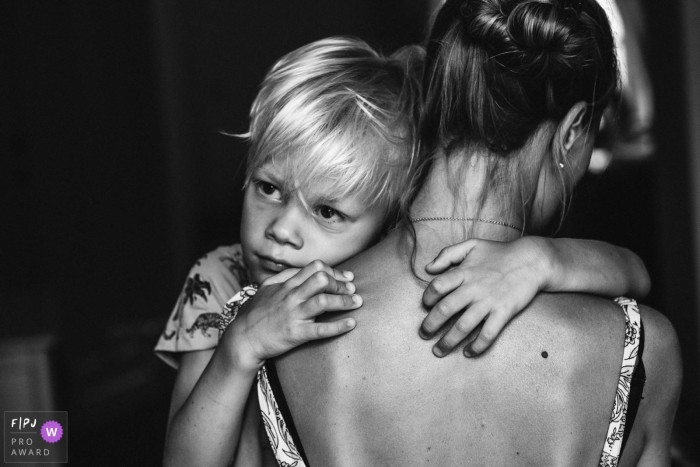 Photo by: <a href="https://www.fpja.com/documentary-family-photography-contests/christophe-de-mulder/antwerpen/2101354">Christophe De Mulder - Belgium</a> Just a loving hug between a mom and her son | Antwerpen Family Photography