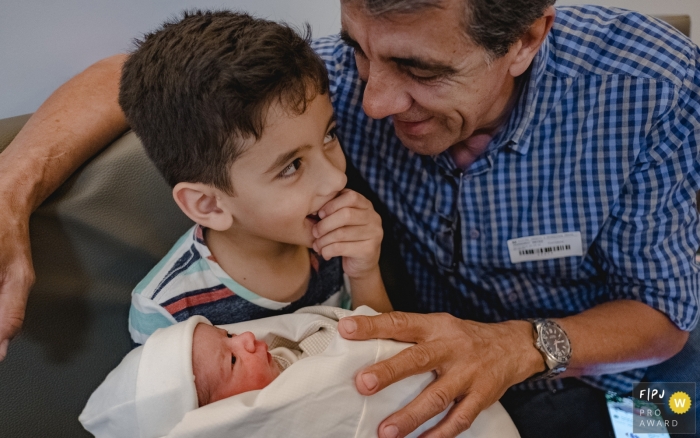 Mato Grosso hospital photography session with newborn, big brother and dad.