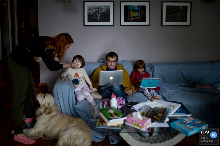 Photo by: <a href="https://www.fpja.com/documentary-family-photography-contests/frederikke-brostrup/copenhagen/2101659">Frederikke Brostrup - Denmark</a> Denmark family photography - At home on the couch with computers.