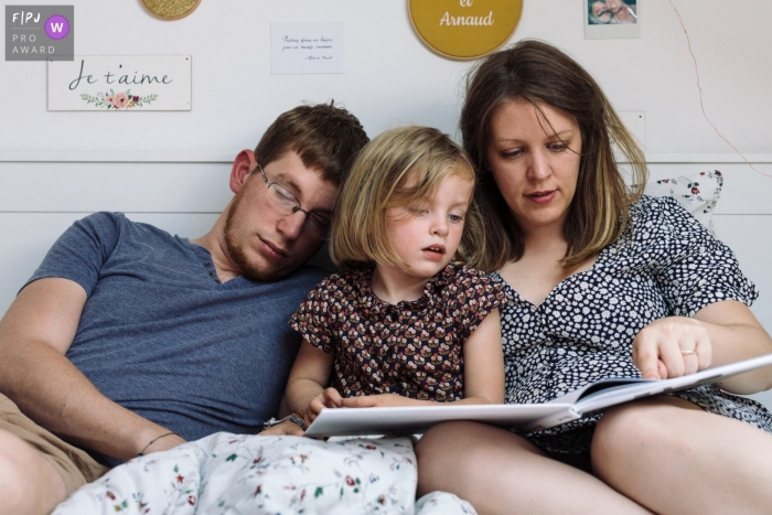 Photo by: <a href="https://www.fpja.com/documentary-family-photography-contests/marine-poron/paris/2101790">Marine Poron - France</a> Father who falls asleep while listening to a story | Paris Family Photography