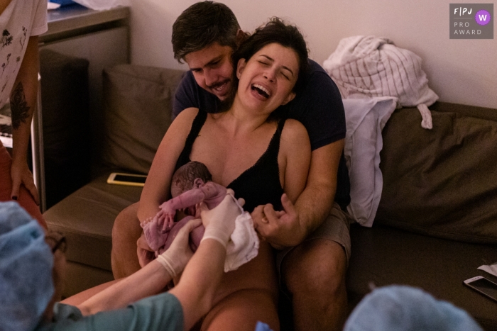 Photo by: <a href="https://www.fpja.com/documentary-family-photography-contests/ivete-siqueira-da-franca-bueno/sao-paulo/2101839">Ivete Siqueira da Franca Bueno - Brazil</a> Brazil home birth photography by Sao Paulo professional photographer.