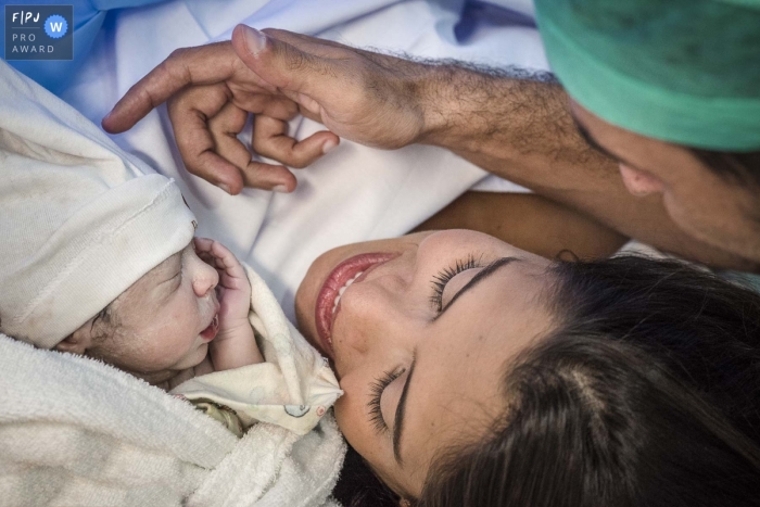 Birth Photography in Brazil | The delicacy of feeling for the first time the skin of the child.