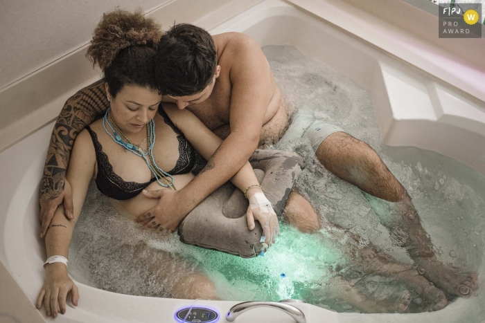 Photo by: <a href="https://www.fpja.com/documentary-family-photography-contests/clara-sampaio/rio-de-janeiro/2102329">Clara Sampaio - Brazil</a> Rio de Janeiro Birth Photographer Pro: So important is the presence of the father at the time of the birth of the child. More than support, pure love.