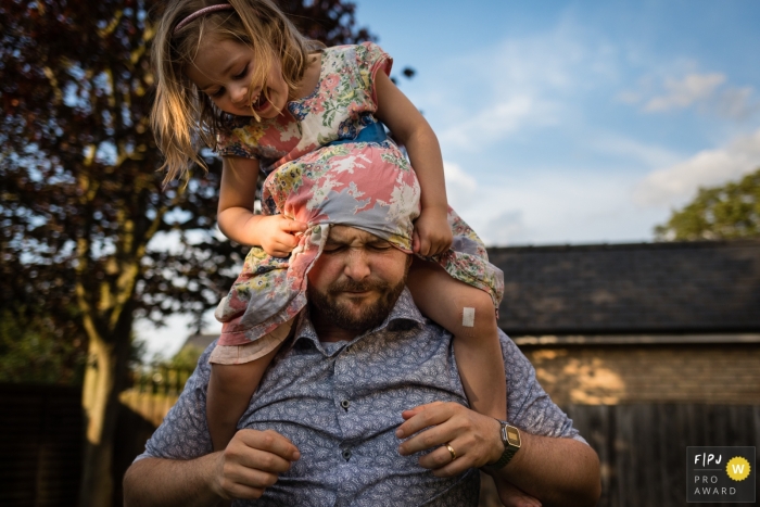 Documentary Family - girl on dad's shoulders