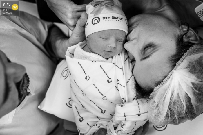 Photo by: <a href="https://www.fpja.com/documentary-family-photography-contests/priscilla-mondo/sao-paulo/2102493">Priscilla Mondo - Brazil</a> Sao Paulo birth photographer | Best place to be
