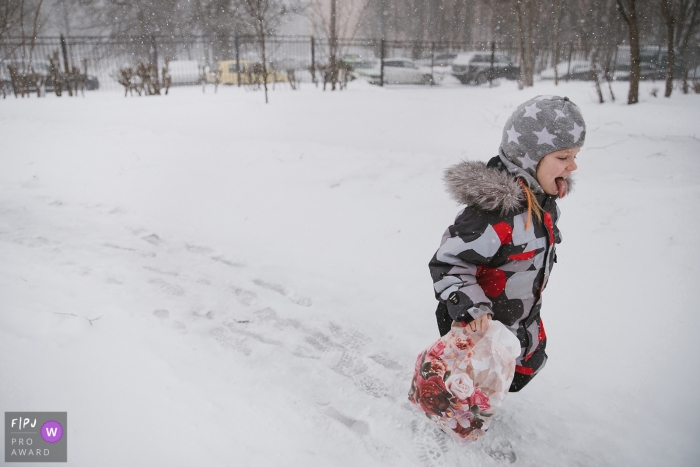 Young child  on a school winter walk in Russia | Saint-Petersburg Family Photography