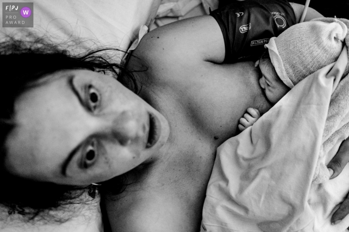 Photo by: <a href="https://www.fpja.com/documentary-family-photography-contests/rafael-rosa/rio-grande-do-sul/2104254">Rafael Rosa - Brazil</a> Rio Grande do Sul Brazil Birth in the hospital followed by first time nursing