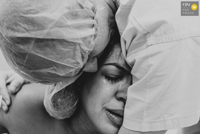 Photo by: <a href="https://www.fpja.com/documentary-family-photography-contests/ellen-brito/sao-paulo/2104557">Ellen Brito - Brazil</a> Sao Paulo Brazil mother Overcoming limits during baby delivery at Maternidade Pro Matre