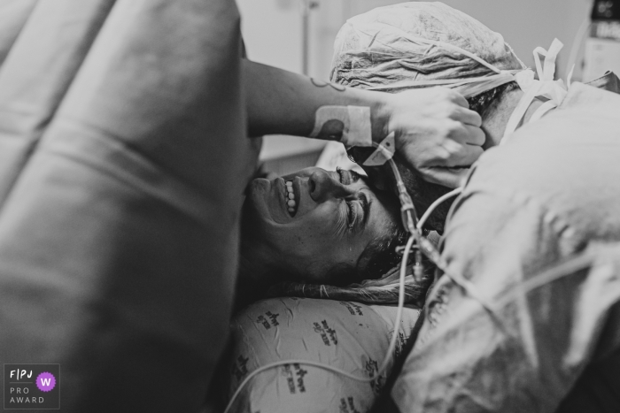 Photo by: <a href="https://www.fpja.com/documentary-family-photography-contests/ellen-brito/sao-paulo/2104561">Ellen Brito - Brazil</a> Sao Paulo Brazil mother and father at the Hospital e Maternidade São Luiz delivery room - Our miracle baby has arrived