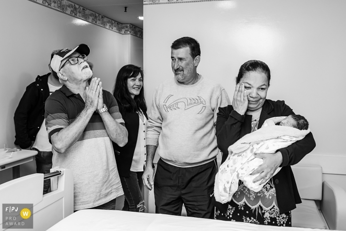 The first meeting with the grandparents and the baby with Joy and a lot of emotion at Hospital São Lucas de Nova Friburgo