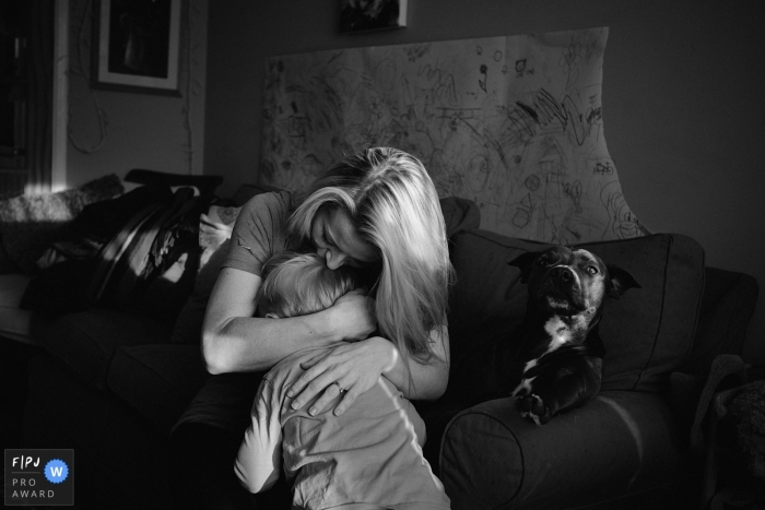 Photo by: <a href="http://fpja.com/documentary-family-photography-contests/william-bazlinton/dorset/2102860">William Bazlinton - United Kingdom</a> Mother comforts son during this England family photo session