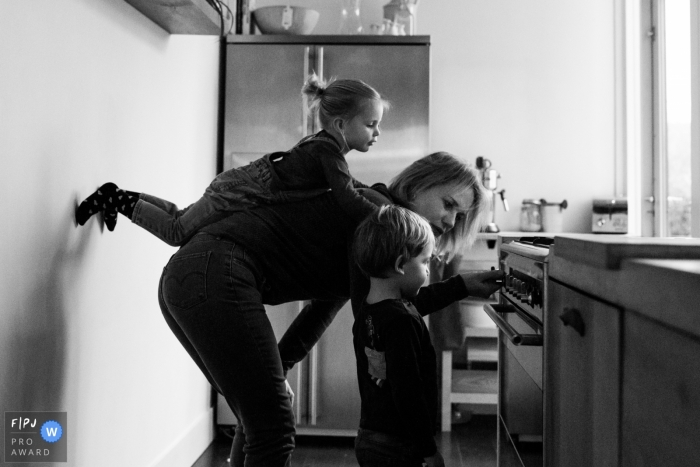 Photo by: <a href="https://www.fpja.com/documentary-family-photography-contests/joosje-janssen/eindhoven/2103131">Joosje Janssen - Netherlands</a> Eindhoven Noord Brabant mom and kids in the kitchen Cooking together.