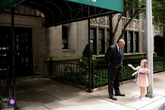 Photo by: <a href="https://www.fpja.com/documentary-family-photography-contests/laurie-peacock/chicago/2103683">Laurie Peacock - United States</a> A Chicago girl is friends with the doorman