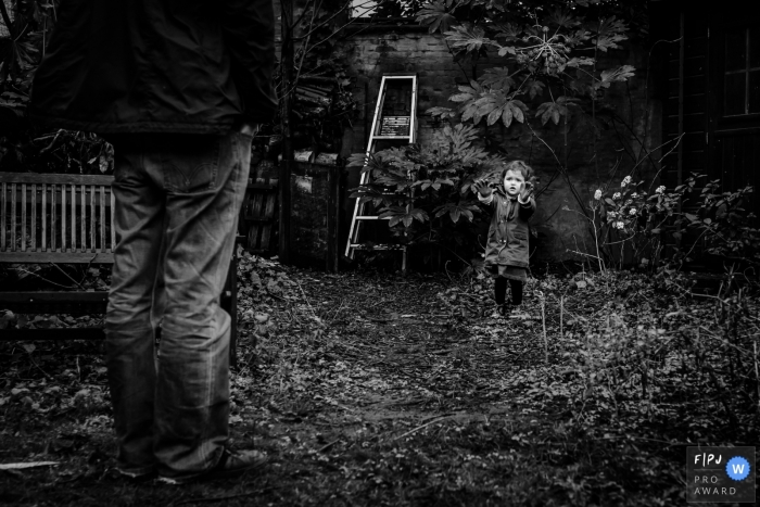 Photo by: <a href="https://www.fpja.com/documentary-family-photography-contests/kobe-vanderzande/limburg/2103868">Kobe Vanderzande - Belgium</a> Limburg Flanders child had dirty hands playing in the family yard