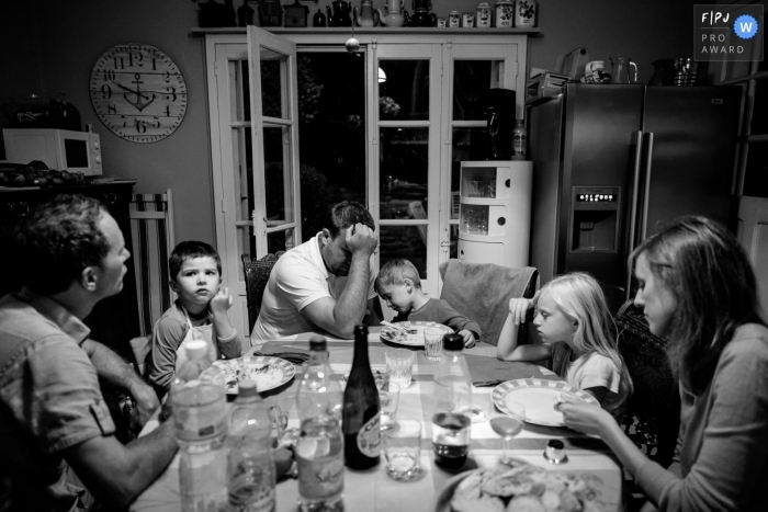 Photo by: <a href="https://www.fpja.com/documentary-family-photography-contests/sybil-rondeau/nantes/2103944">Sybil Rondeau - France</a> Nantes Loire-Atlantique late dinner, no one wants to eat