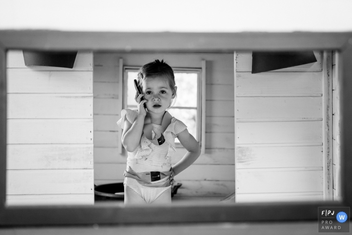 Photo by: <a href="https://www.fpja.com/documentary-family-photography-contests/sybil-rondeau/nantes/2103948">Sybil Rondeau - France</a> Nantes Loire-Atlantique little girl plays the grown up with a cell phone